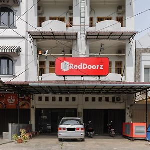 ホテル Reddoorz Syariah @ Panglima Nyak Makam Aceh 2 バンダ・アチェ Exterior photo