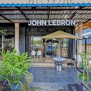 ホテル Collection O 91499 John Lebron House Sagulung Exterior photo