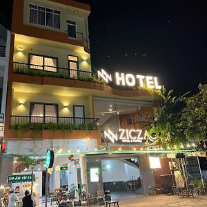 ホテル Khach San Ziczac Kontum コントゥム Exterior photo