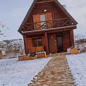 クマノヴォ Log Cabin In Strezovceヴィラ Exterior photo