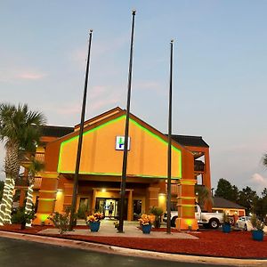 Home Town Inn & Suites クレストビュー Exterior photo