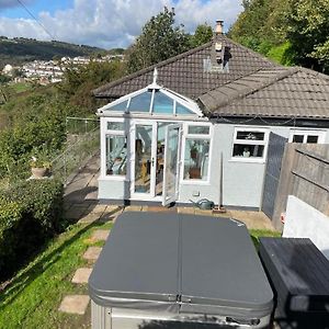 Abertillery The Crest Hillside Retreat With Hot Tubヴィラ Exterior photo