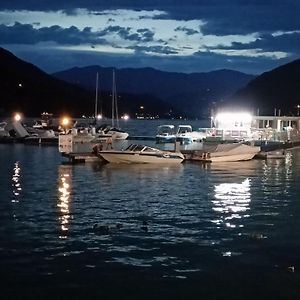 Casa Sul Lago Di Lugano - Besano / Porto Ceresioヴィラ Exterior photo