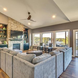 Spacious Lake Of The Ozarks Escape With Deck And Views Linn Creek Exterior photo