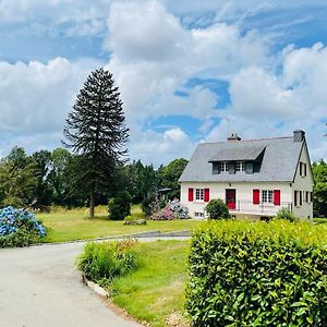 Plouguernével Maison Au Calme Grand Jardin Prive Aire De Jeux Lac De Guerledanヴィラ Exterior photo