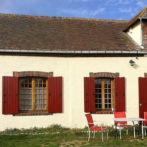 ホテル La Longere Aux Volets Rouges, Meuble Tourisme 2 Etoiles Maillebois Exterior photo