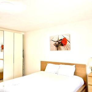 Large Room In Schuttrange Free Parking 10Mins To Airport Excellent Customer Services ルクセンブルク Exterior photo