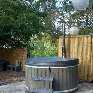 Rumah Senang Ewijk Met Royale Tuin En Hottubヴィラ Exterior photo