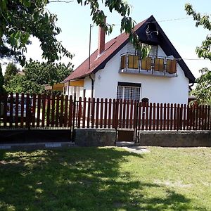 ホテル Szilva Apartman Fertőhomok Exterior photo