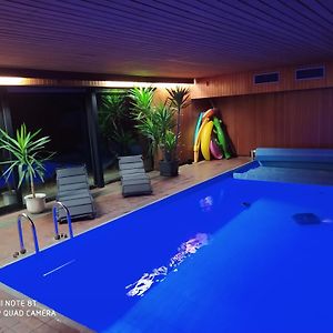 Park Villa Ferienwohnung Mit Pool Und 3 Schlafzimmer ユルツェン Exterior photo