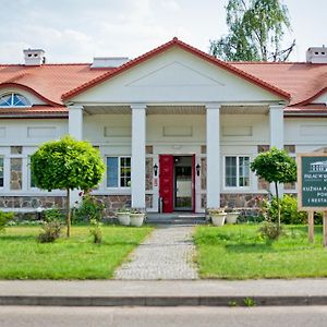 Korczew Kuznia Palacowa Bed & Breakfast Exterior photo