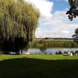 Garennes-sur-Eure Havre De Paix Au Bords De L'Eure - Divers Hebergements Bed & Breakfast Exterior photo