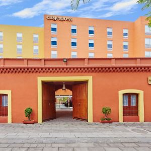 ホテル City Express By Marriott Puebla Centro Exterior photo