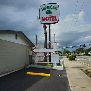 Three Oaks Motel - ティテュスビル Exterior photo