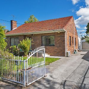 シドニー Belmore Brand New Renovated 3Br House Ac & Parkingヴィラ Exterior photo