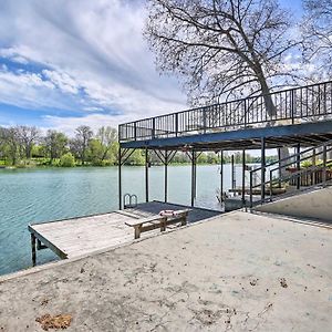 Waterfront Guadalupe River Lodge Home With Dock! シギーン Exterior photo