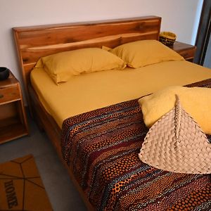 Ouidah Les Amazones Rouges Chambre Jaune Bed & Breakfast Exterior photo