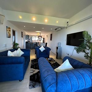 2 Bedroom Beach Front Apartment ディアニ・ビーチ Exterior photo