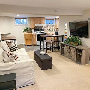 Rare Find Spacious Basement Apartment With Parking ワシントン Exterior photo