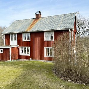 Red Cottage Located Close To Forest And Land Outside Virserum Järnforsen Exterior photo