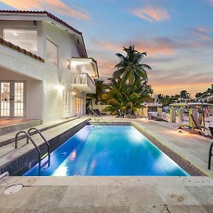 Villa Sola - Waterfront Elegant W/ Lush Greenery And Charm マイアミ・ビーチ（フロリダ州） Exterior photo