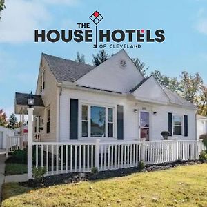 The House Hotels - 12Th Street カヤホガ・フォールズ Exterior photo