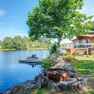 Private Waterfront Cottage - Hot Tub & Kayaks キングストン Exterior photo