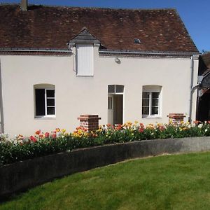 Azé Gite Familial Avec Piscine Chauffee, Terrain Clos, Barbecue, Tennis Gratuit, Proche De Saint Calais - Fr-1-491-399ヴィラ Exterior photo