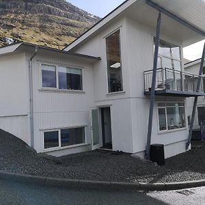 KlaksvíkAmazing Sea And Mountain Viewアパートメント Exterior photo