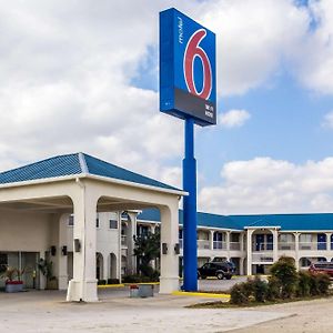 Motel 6 Seguin Tx Exterior photo