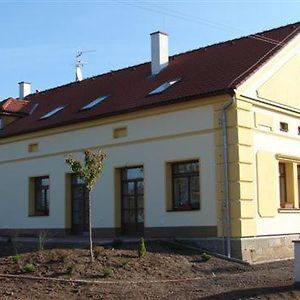 ホテル Pension Smetanuv Statek Hradec Králové Exterior photo