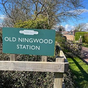 Brook  Old Ningwood Station Bed & Breakfast, Ningwood, Isle Of Wight Po41 0Tg Bed & Breakfast Exterior photo