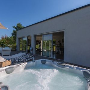 Les Fumades-Les Bains Double Chambre Piscine, Spa, Jardin, Parc En Bordure De Riviere Bed & Breakfast Exterior photo