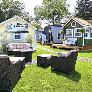 Tiny Digs Lakeshore - Tiny House Lodging マスキーゴン Exterior photo