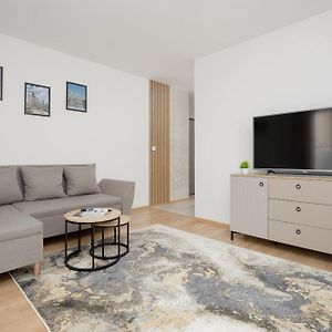 Stylish Apartment In Warsaw Ursus By Rent Like Home ワルシャワ Exterior photo
