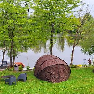 エギュイヨン Gite Au Bord Du Lotヴィラ Exterior photo