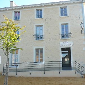 Hotel Le Saint Aubin Chevillé Exterior photo