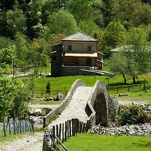 Zeri Agriturismo Mulino Marghen - Restored Watermill - Retreat Center Bed & Breakfast Exterior photo