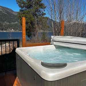 Kaslo, Upper Floor Paradise, 2 Beds And Hot Tub ネルソン Exterior photo