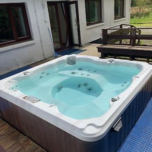 Captivating 5-Bed Cottage With Private Hot Tub スピーン・ブリッジ Exterior photo