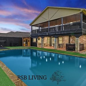 Villa In Grand Prairie With Pool Sauna Hot Tub And More Exterior photo