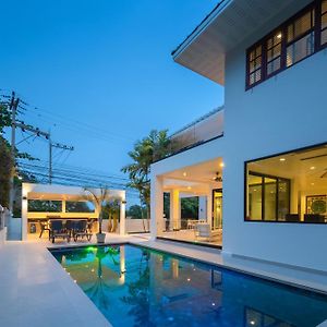 Stunning Villa With Pool And Tropical Garden ホアヒン郡 Exterior photo