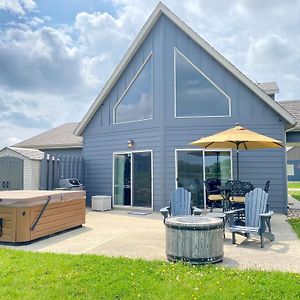 Boho Bungalow On The Pond W/ Hot Tub アーノルズ・パーク Exterior photo