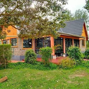 The Orange Cottage ニエリ Exterior photo