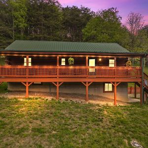 New July Promotion- King Bed Covered Porch ,Hottub, Firepit, Xbox-Game Rm,Wi-Fi-Hiking, Hills ローガン Exterior photo