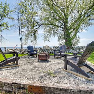Cozy Waterfront Home On The Bay Of Green Bay! Oconto Exterior photo