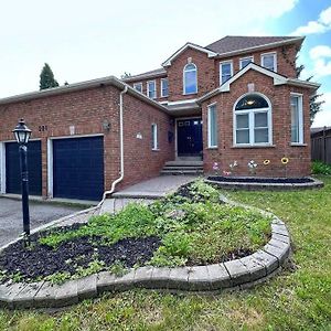 Neighborhood Friendly House In Barrie!ヴィラ Exterior photo