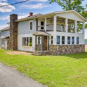 Wellsboro Farmhouse With Grill And Fire Pit!ヴィラ Exterior photo