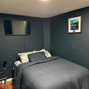 Fidelia Room C, Queen Bed Minutes From Newark Liberty International Airport And Newark Penn Station アーヴィントン Exterior photo