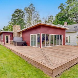 Mid-Century Modern Lake Cottage In Indiana! グリーンフィールド Exterior photo